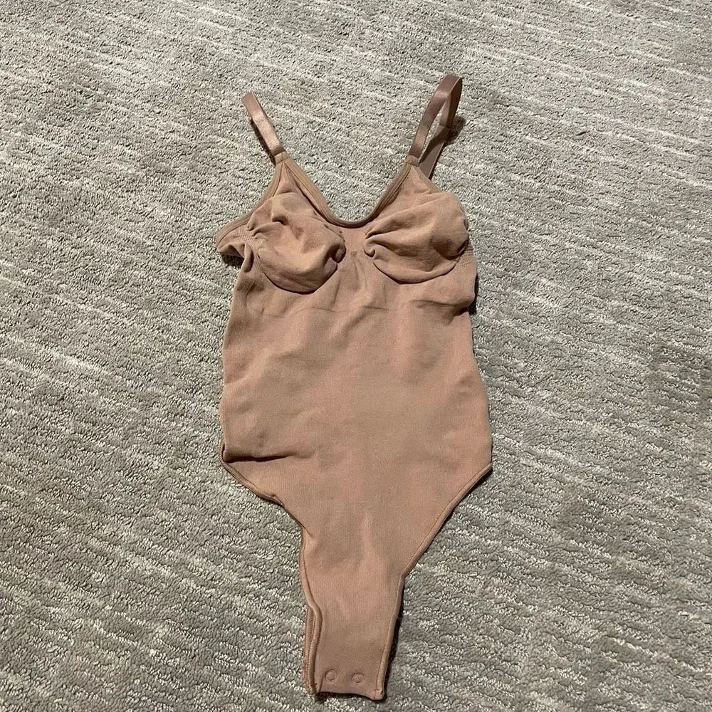 SKIMS Seamless Sculpt Thong Bodysuit, Tan Ochre, S/M NWOT